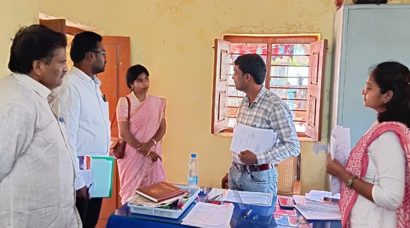 నామినేషన్ కేంద్రాలను పరిశీలించిన వ్యయ పరిశీలకురాలు   